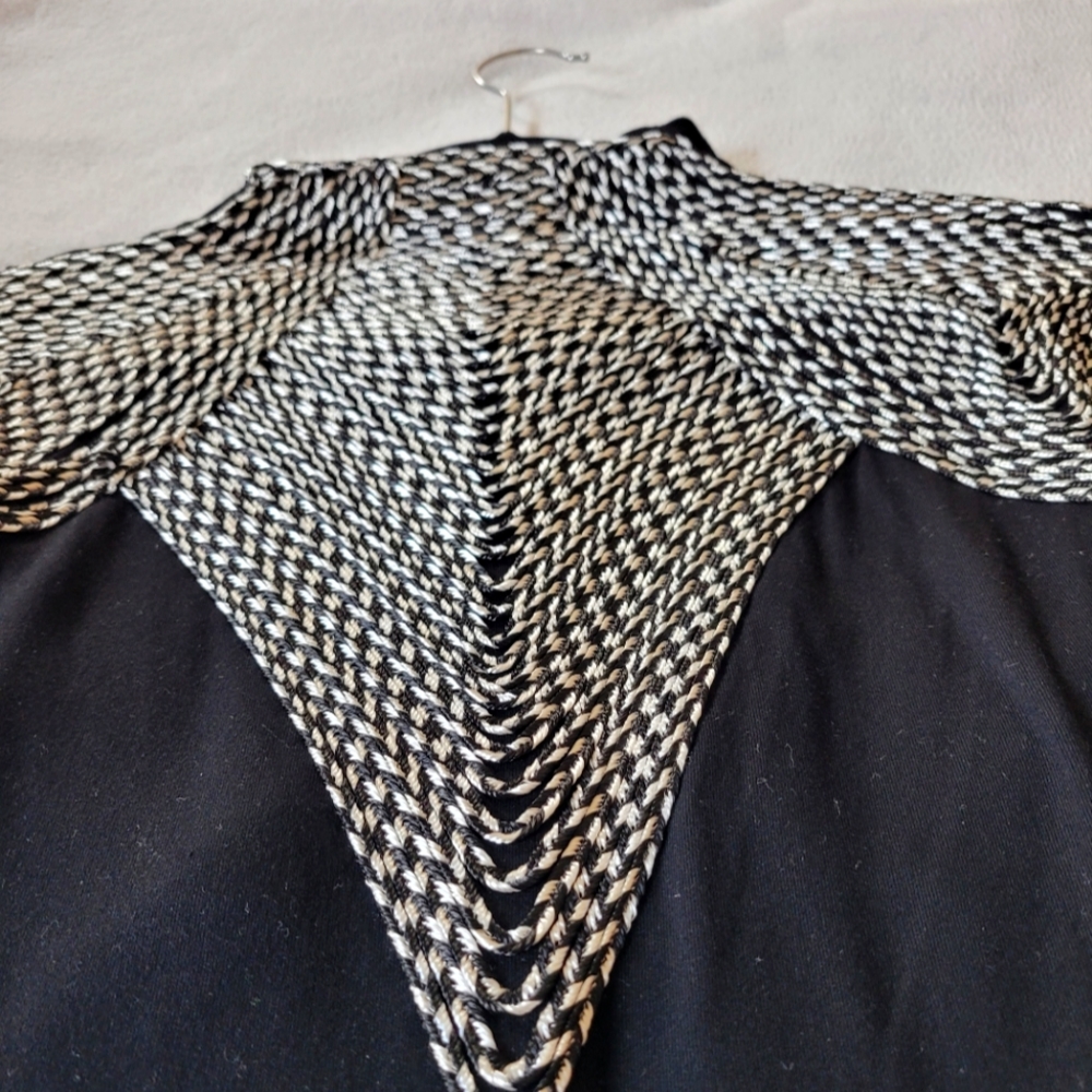 Brand : Gracia  High neckline Unique rope embroidered pattern.